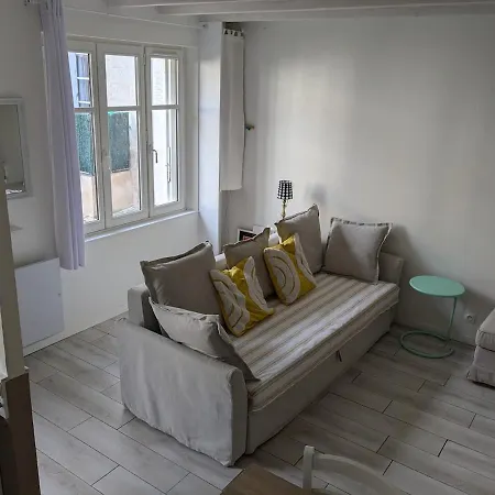 T2 Au Pied Du Chateau Sans Vis A Vis